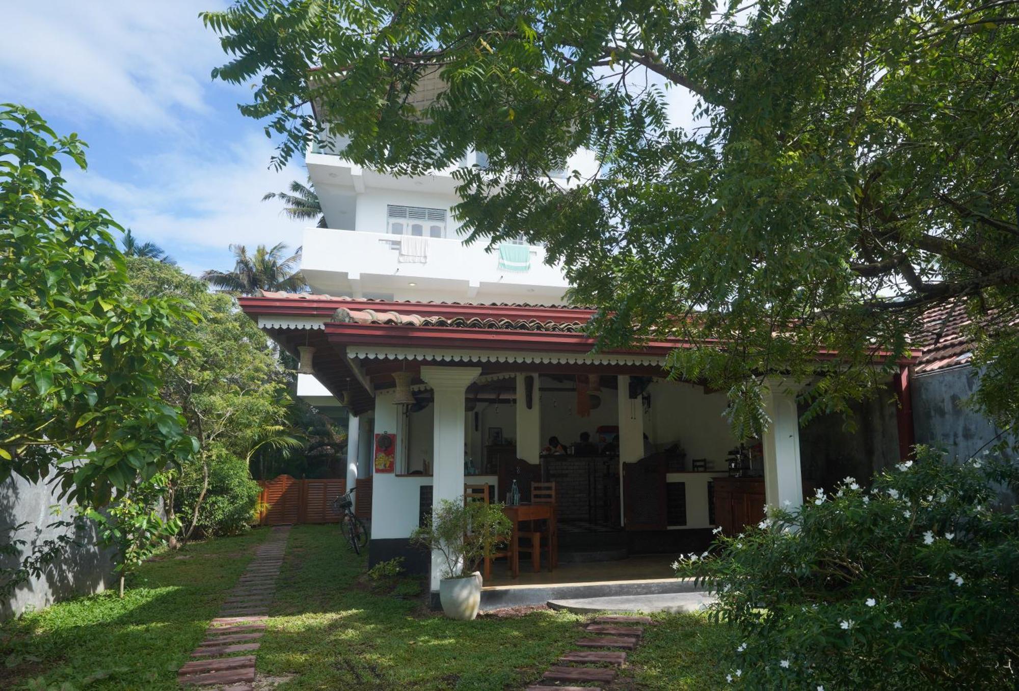 Casa Tharin Madiha Bed & Breakfast Matara Bagian luar foto